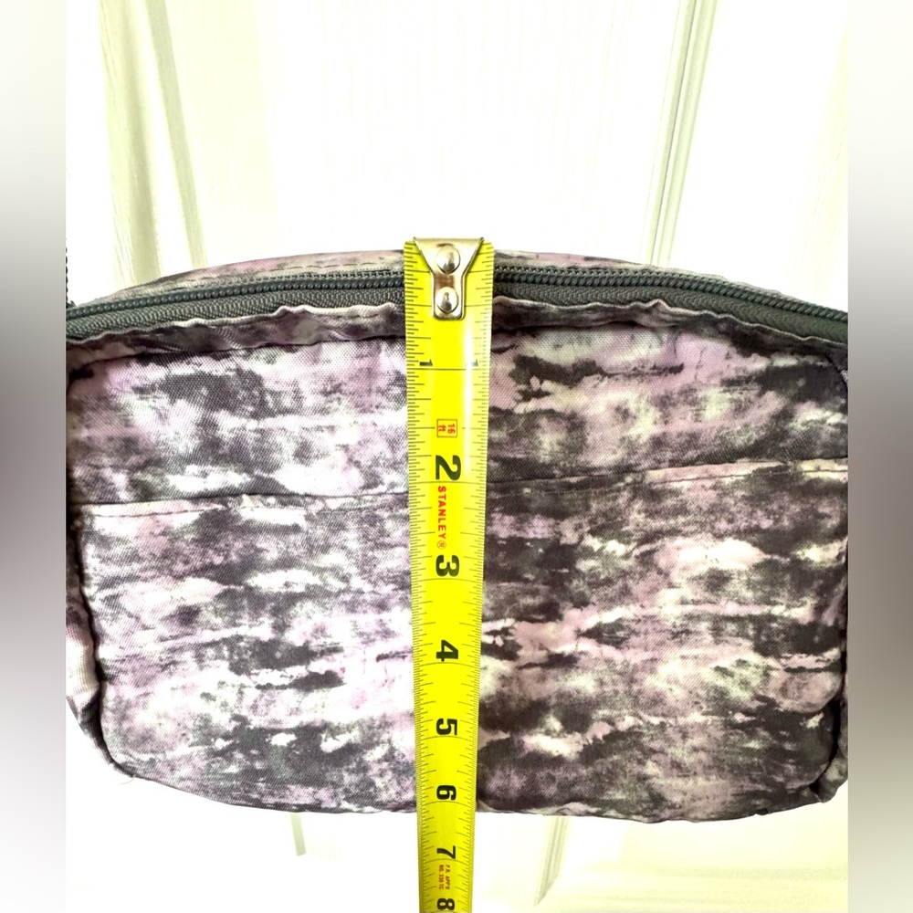 Baggallini Crossbody Shoulder Bag Tie Dye Purple Gray Print 10"x7" Purse - Picture 13 of 13